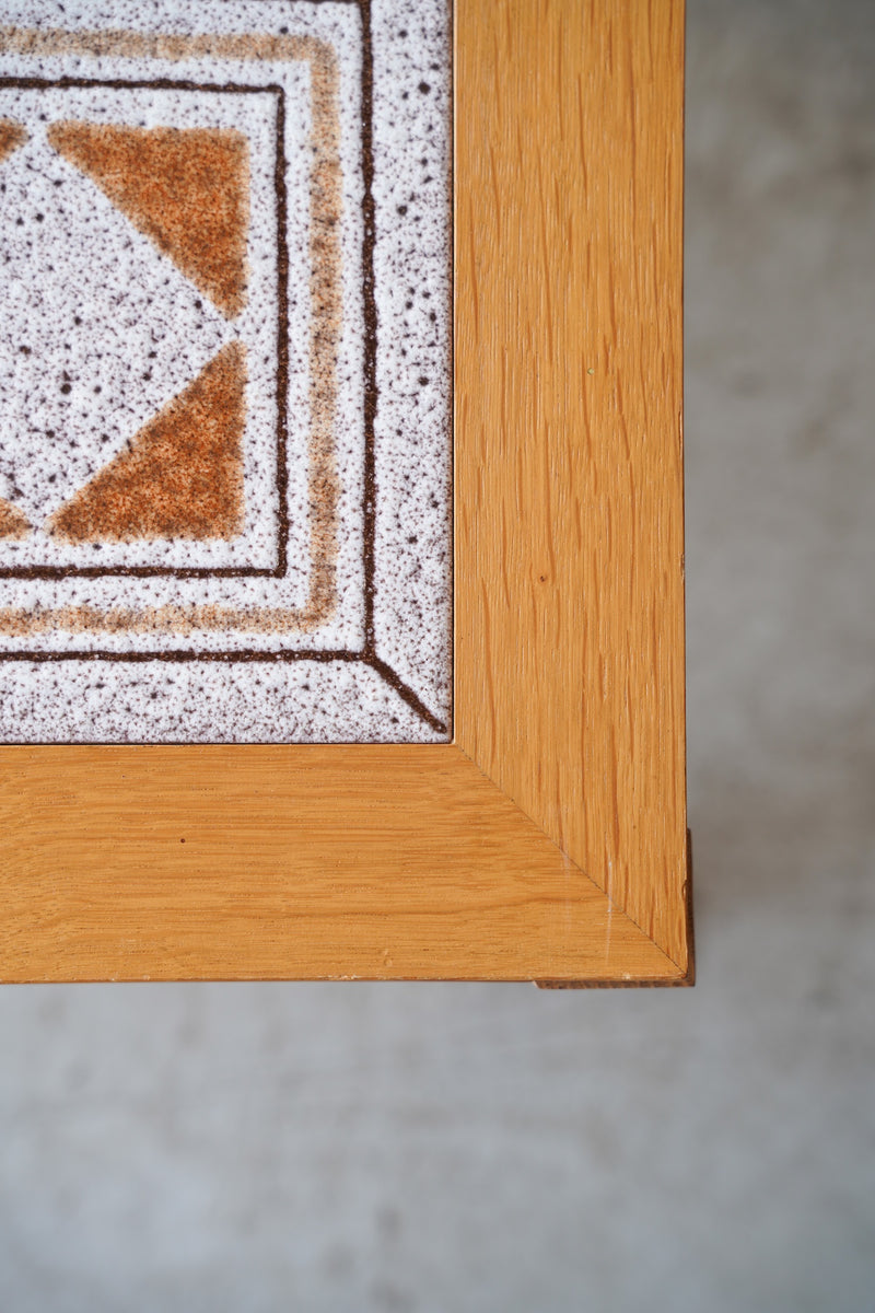 タイルトップ コーヒーテーブル <br>大和店 - ヴィンテージ SHARK ATTACK