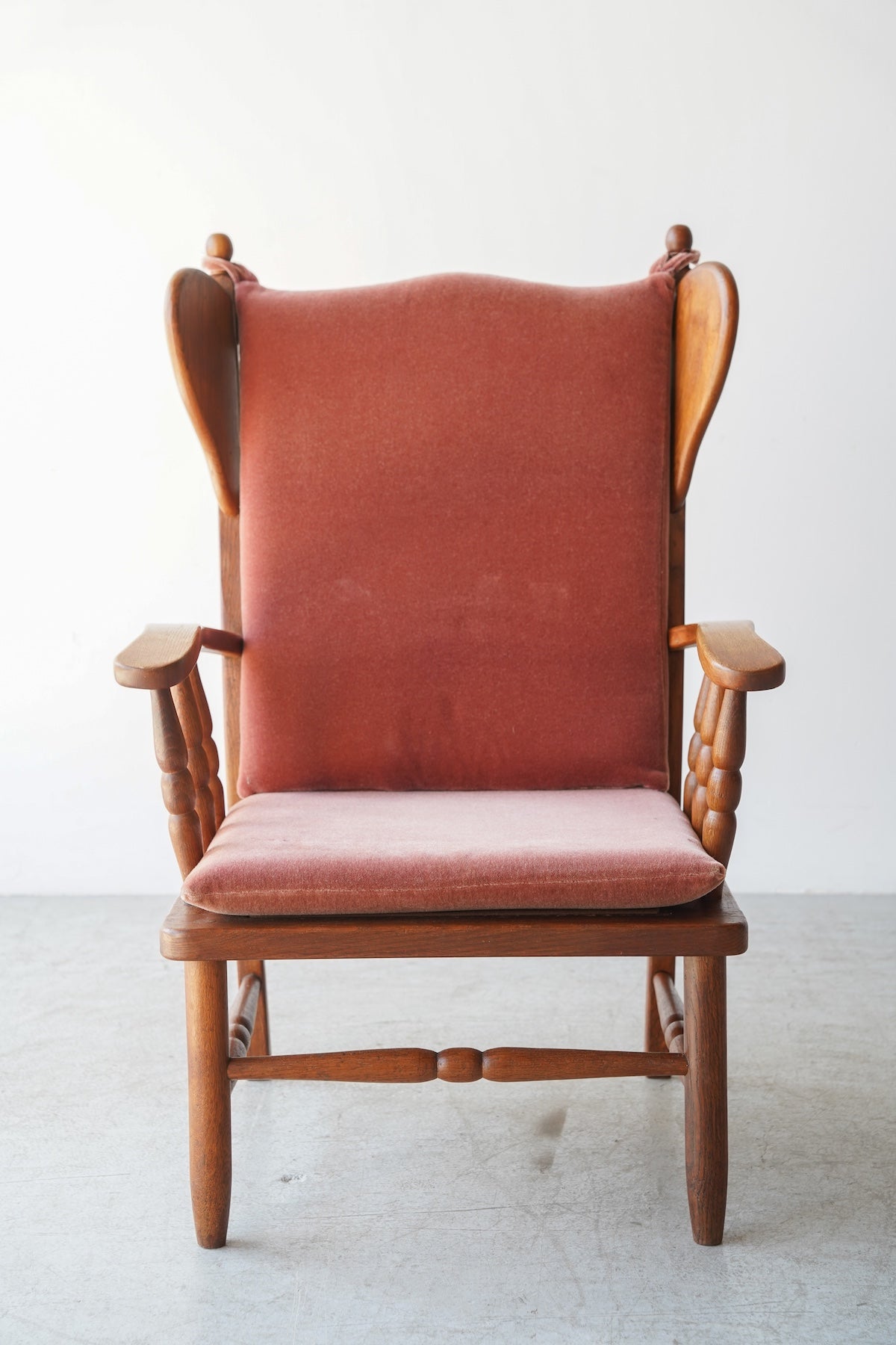 ウィングバックラウンジチェア 大和店