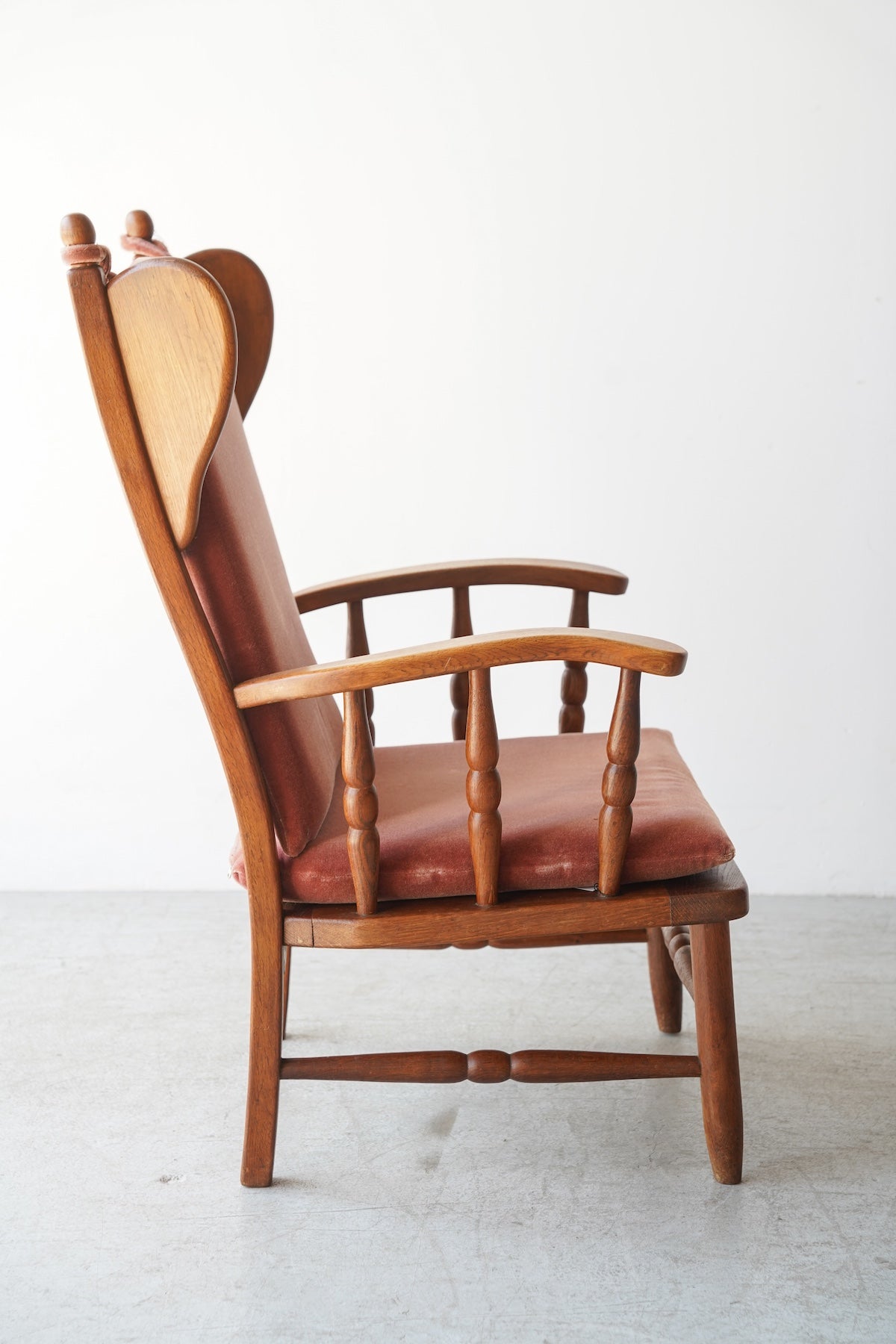 ウィングバックラウンジチェア 大和店