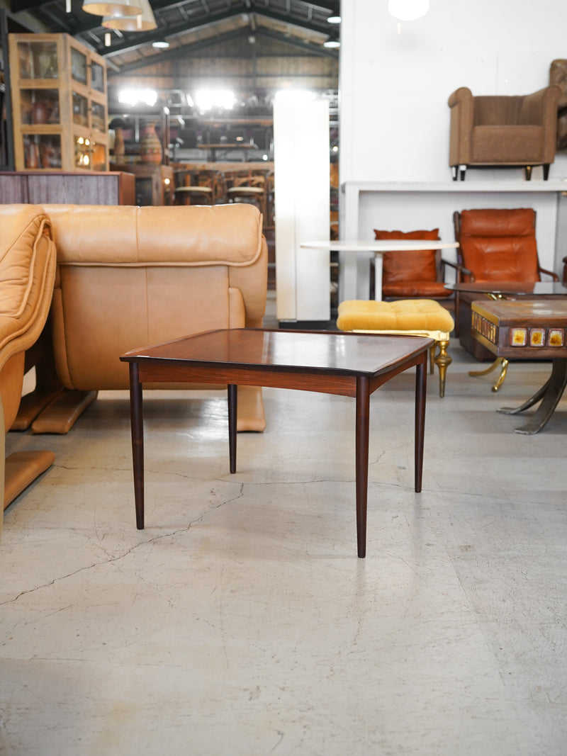 LOW TABLE / SIDE TABLE