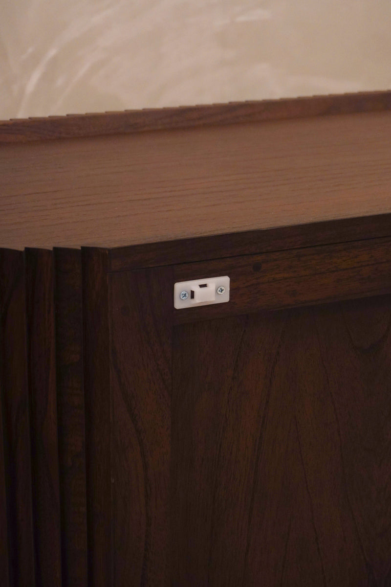 Versmissen<br>Pogoro Sideboard<br>bob's box - ヴィンテージ SHARK ATTACK