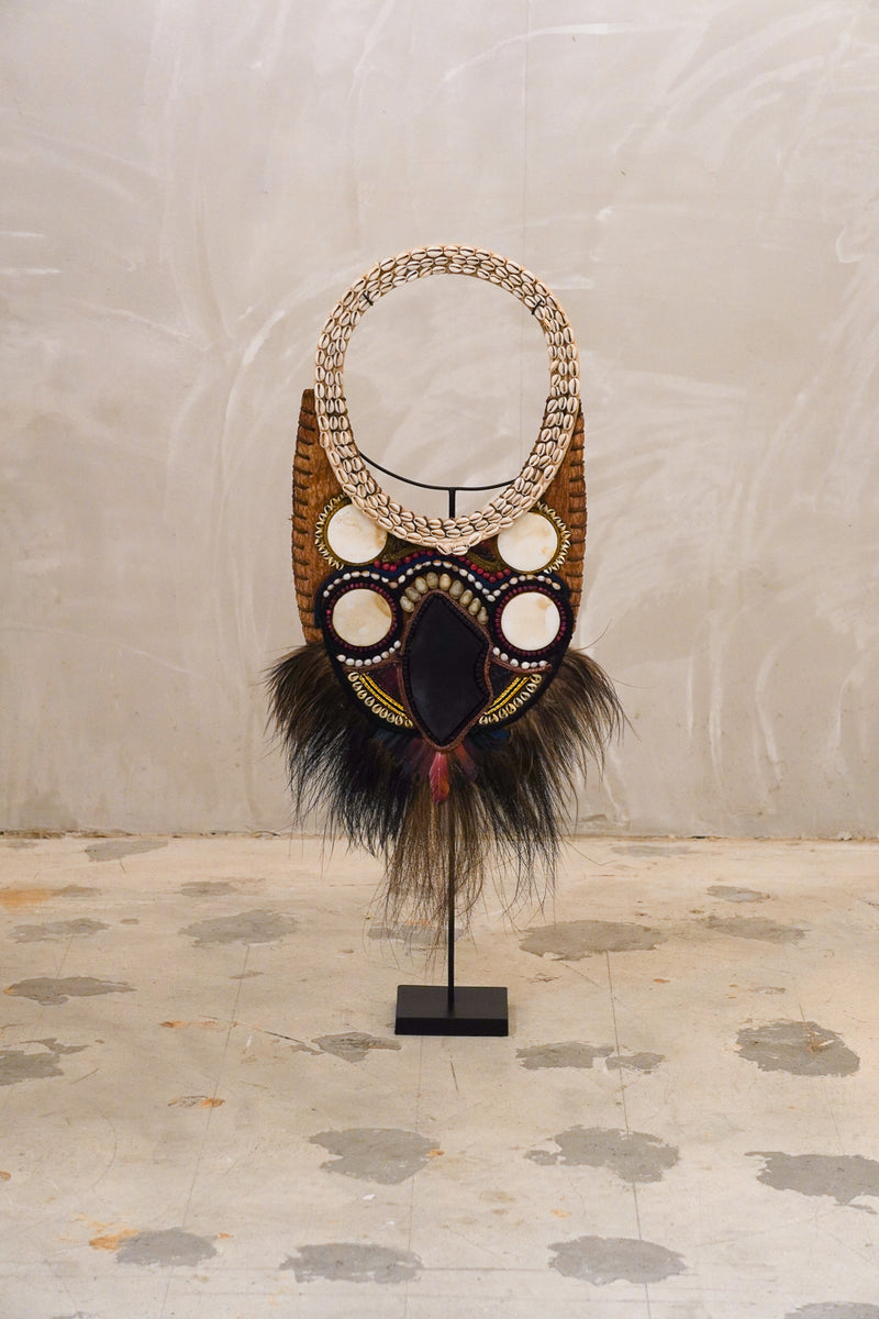 Versmissen<br>Papua Necklace Big On Stand<br>cerote antiques - ヴィンテージ SHARK ATTACK