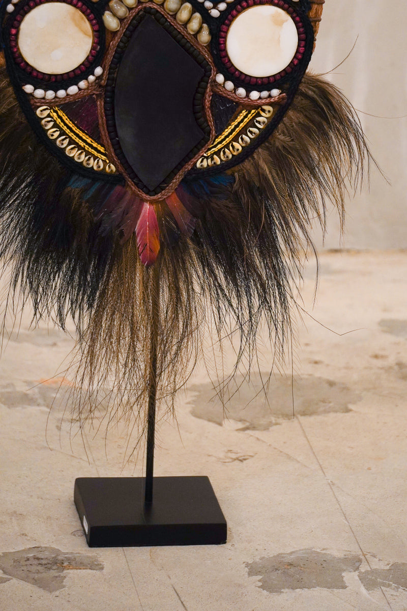 Versmissen<br>Papua Necklace Big On Stand<br>cerote antiques - ヴィンテージ SHARK ATTACK