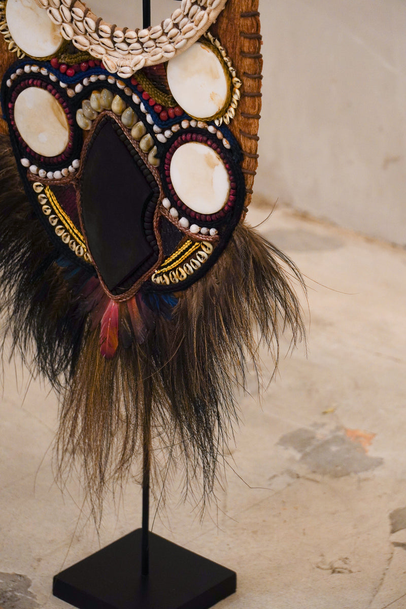 Versmissen<br>Papua Necklace Big On Stand<br>cerote antiques - ヴィンテージ SHARK ATTACK