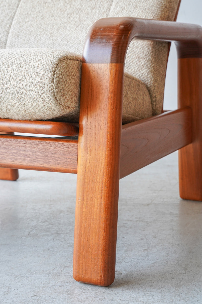 H DESIGN <br> ファブリック ラウンジチェア <br> Denmark <br> 大和店 - ヴィンテージ SHARK ATTACK