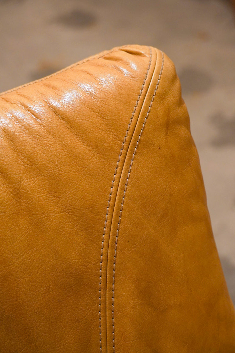 Maison Regain <br>レザーソファ (B) <br>1970's ,France <br>bob's box - ヴィンテージ SHARK ATTACK