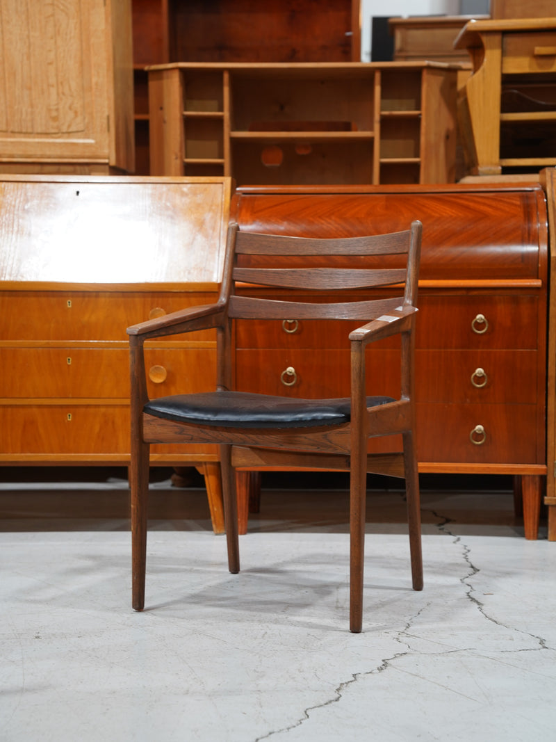 チークウッド レザーアームチェア ヴィンテージ SHARK ATTACK