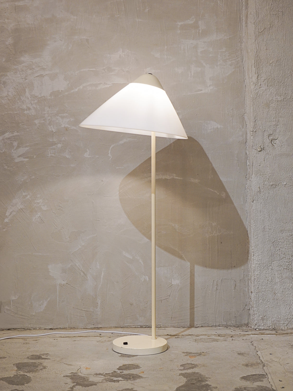 Louis Poulsen社  , Hans J Wegner - "Opala" フロアランプ - 1970's , Denmark
