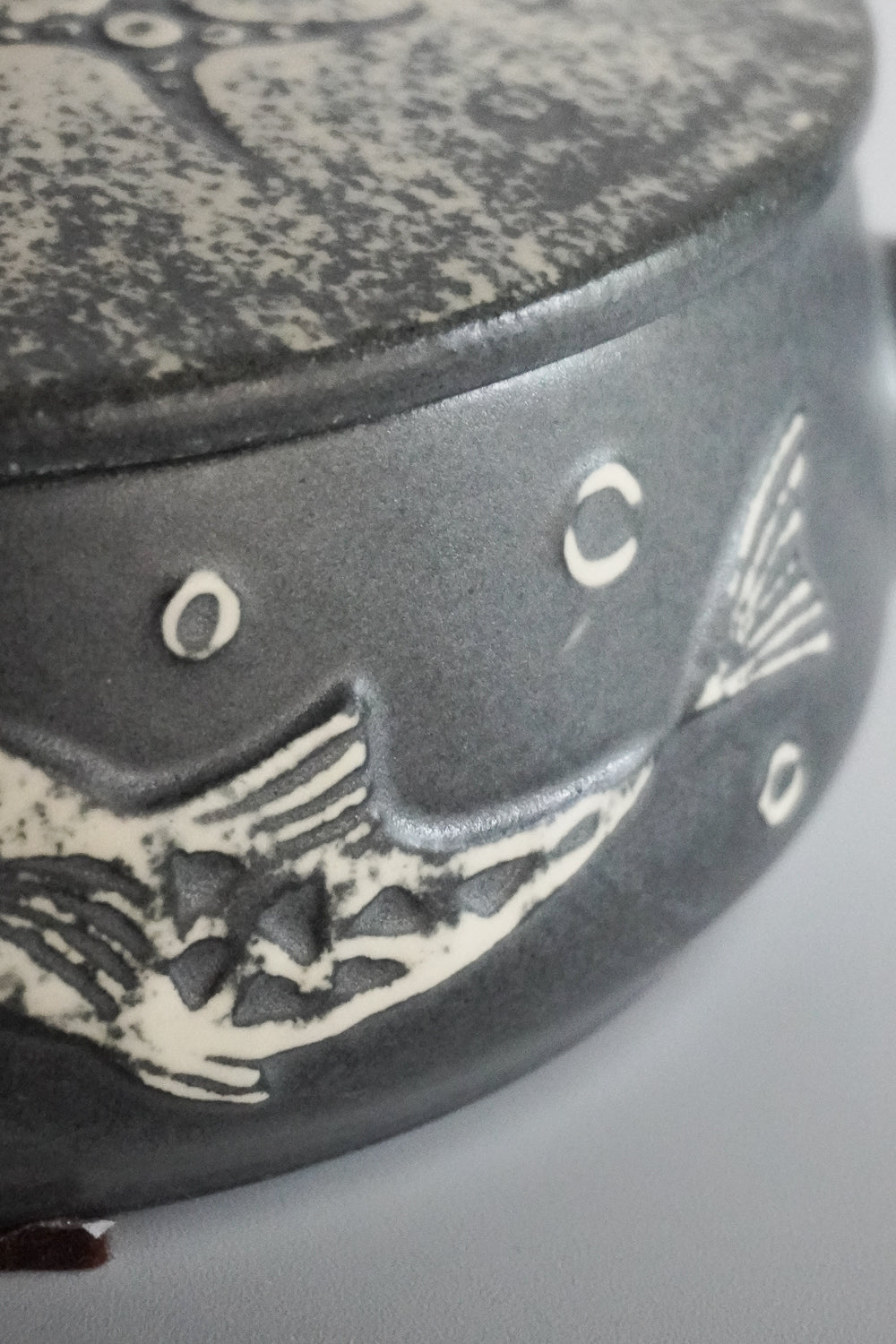 Denmark セラミックキャセロール <br>ヴィンテージ<br>cerote antiques - ヴィンテージ SHARK ATTACK