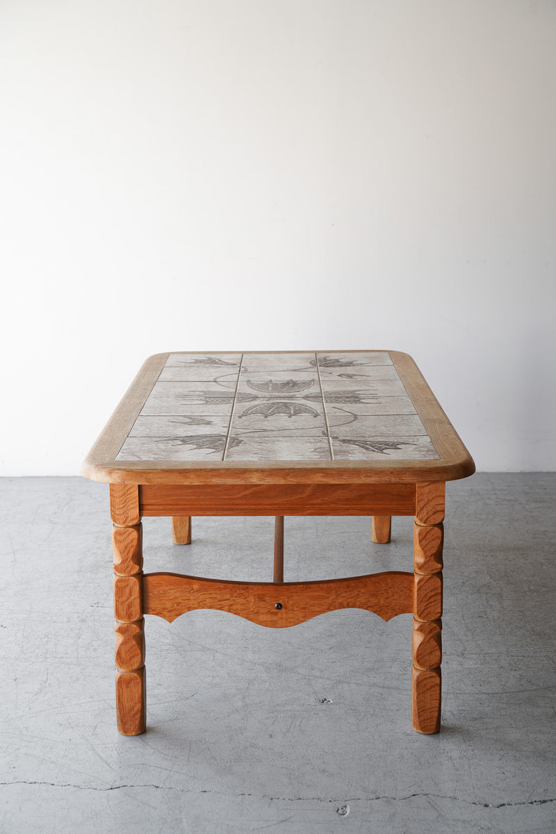 タイルトップ コーヒーテーブル <br>reload店 - ヴィンテージ SHARK ATTACK