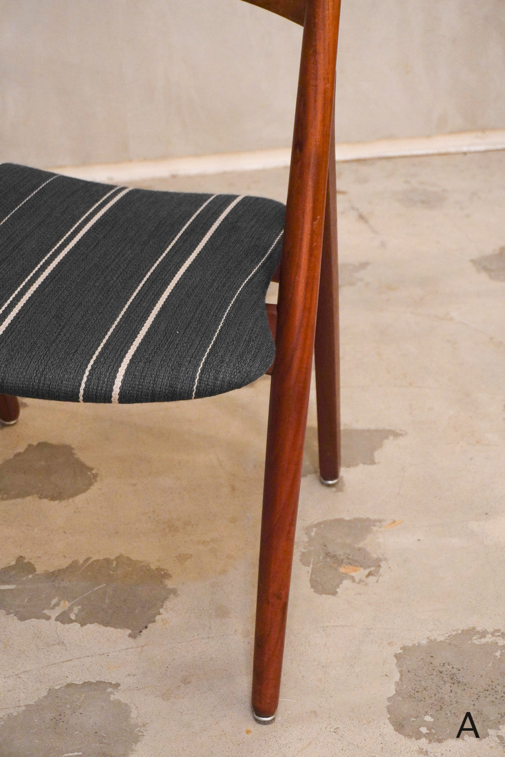 Hans J. Wegner CH29 ダイニングチェア(A/B) 2脚<br>ヴィンテージ <br>大阪店 - ヴィンテージ SHARK ATTACK