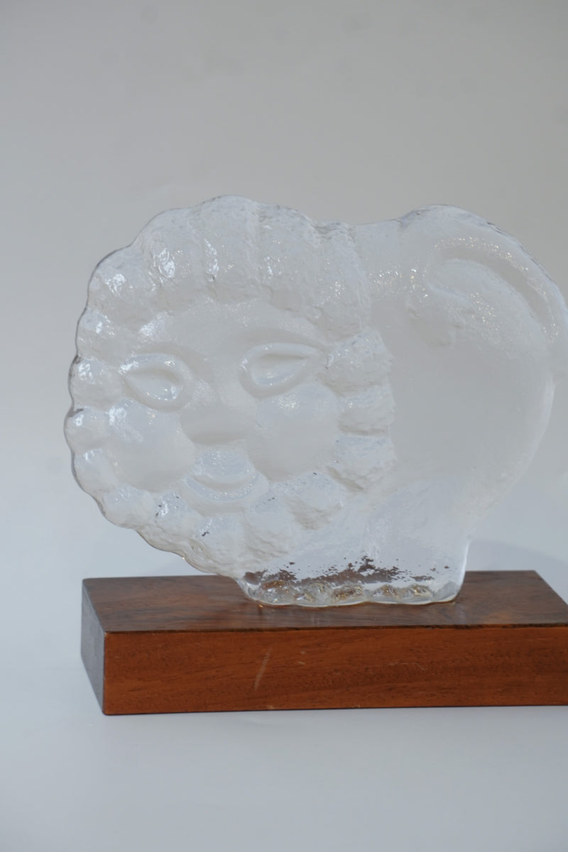 Skruf 社<br>ライオンオブジェ （台座付き） <br>Sweden<br>bob's box - ヴィンテージ SHARK ATTACK