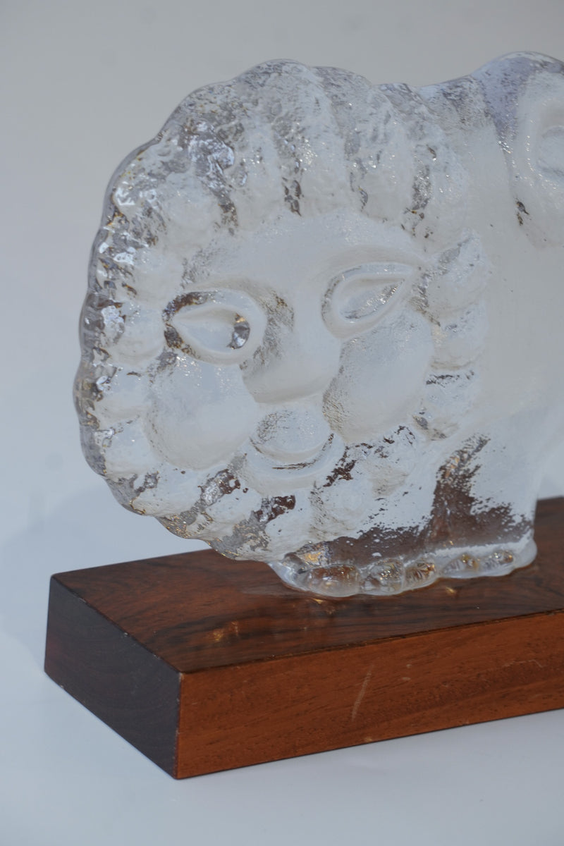 Skruf 社<br>ライオンオブジェ （台座付き） <br>Sweden<br>bob's box - ヴィンテージ SHARK ATTACK