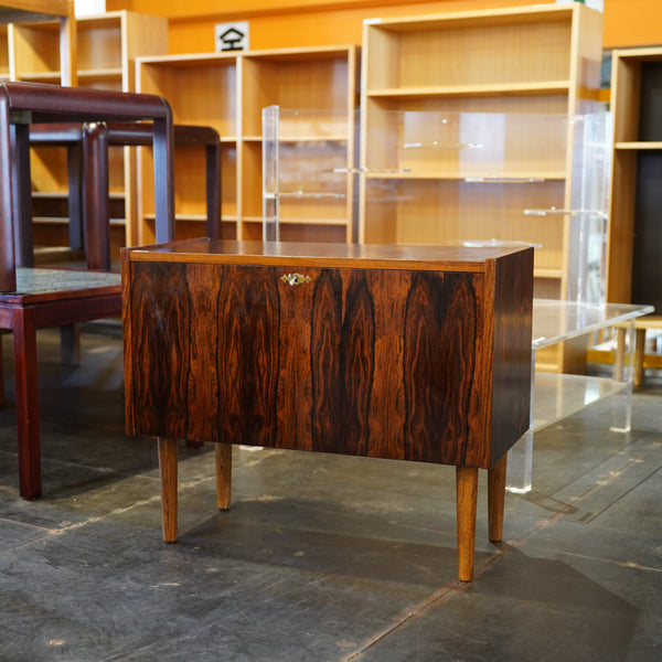 SIDE BOARD