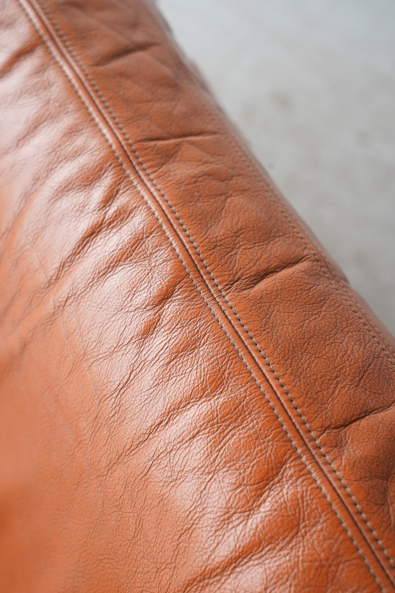 Brazilian Modern Design <br> 2シーター ソファ <br>1960-1970s Brazil<br>大阪店・TAMAGAWA BASE - ヴィンテージ SHARK ATTACK