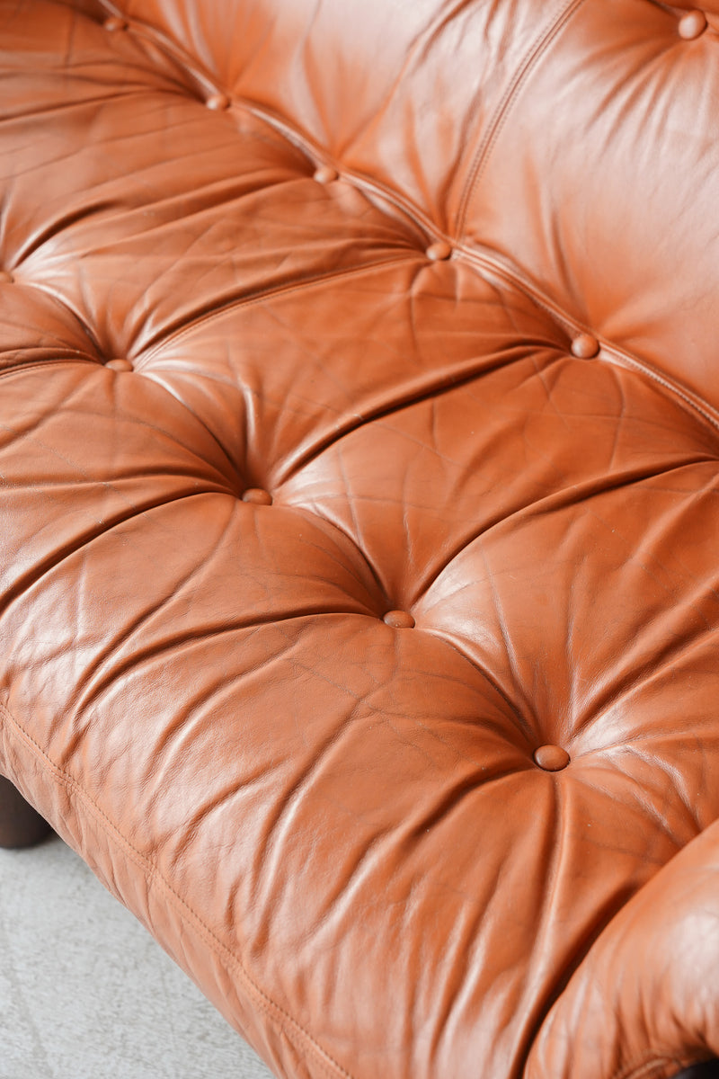 Brazilian Modern Design <br> 2シーター ソファ <br>1960-1970s Brazil<br>大阪店・TAMAGAWA BASE - ヴィンテージ SHARK ATTACK