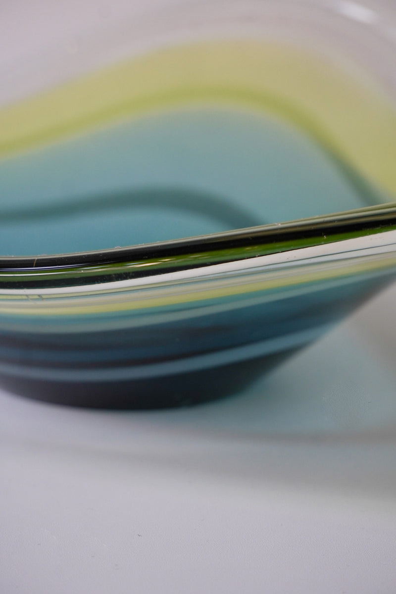 アートガラス プレート<br>bob's box - ヴィンテージ SHARK ATTACK