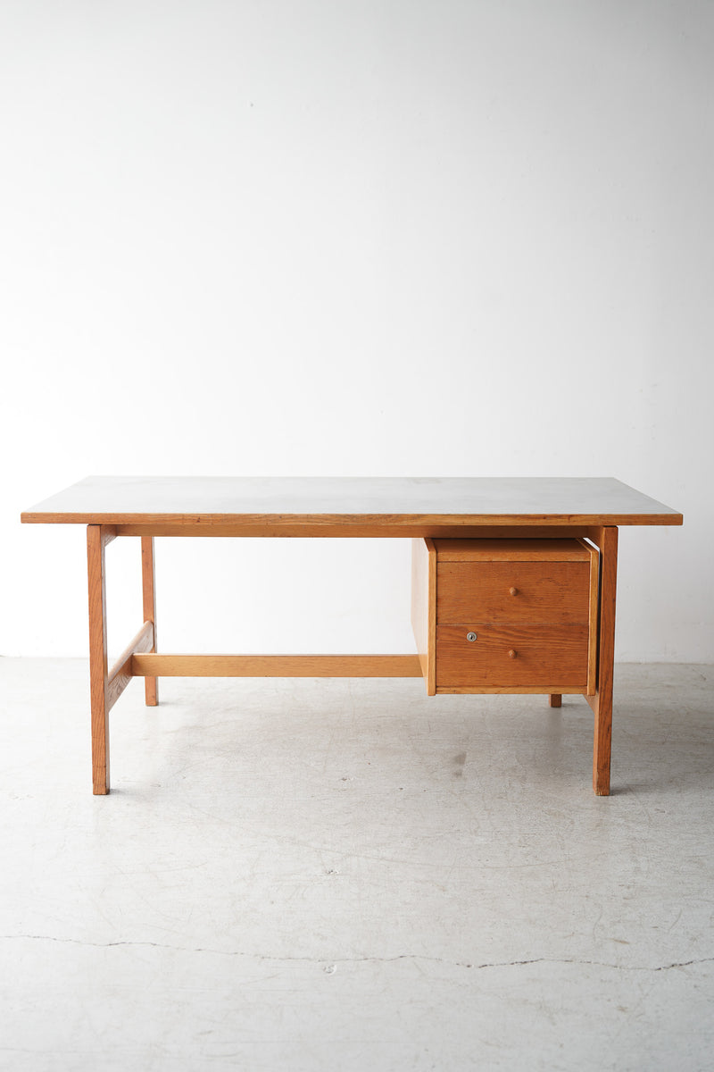 GETAMA , Hans J. Wegner <br>ワークテーブル<br>Denmark<br>大和店 - ヴィンテージ SHARK ATTACK