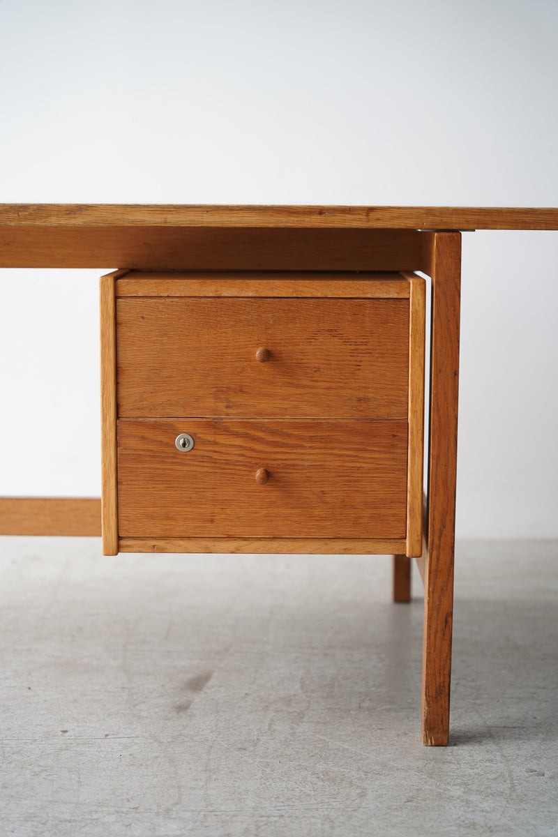 GETAMA , Hans J. Wegner <br>ワークテーブル<br>Denmark<br>大和店 - ヴィンテージ SHARK ATTACK