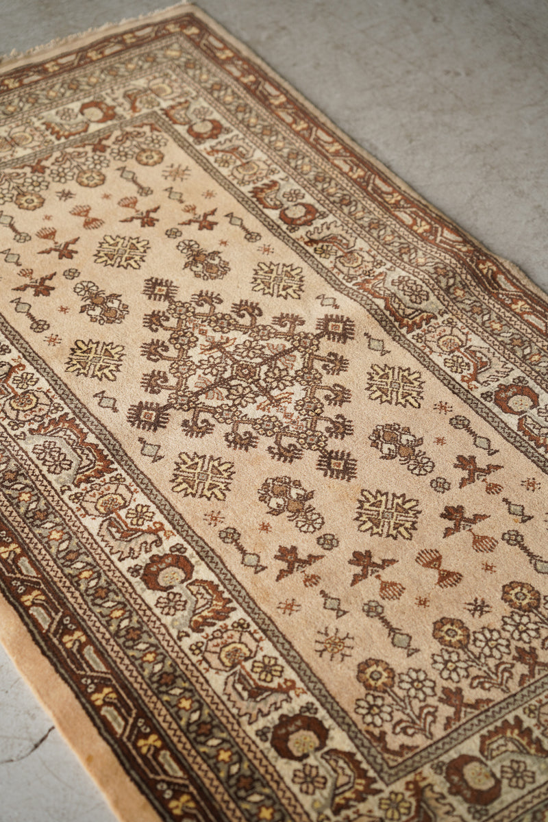 トライバルラグ 162×88 (cm) <br>cerote antiques - ヴィンテージ SHARK ATTACK