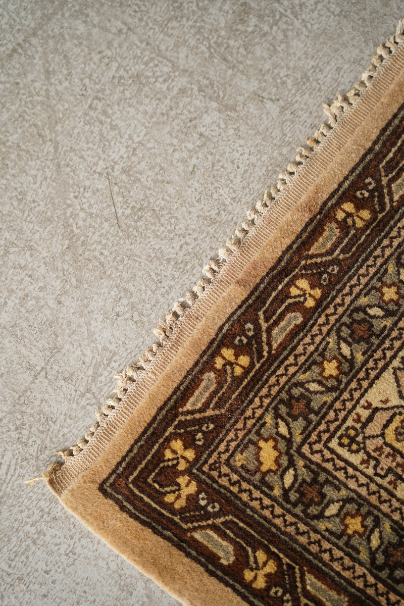 トライバルラグ 162×88 (cm) <br>cerote antiques - ヴィンテージ SHARK ATTACK