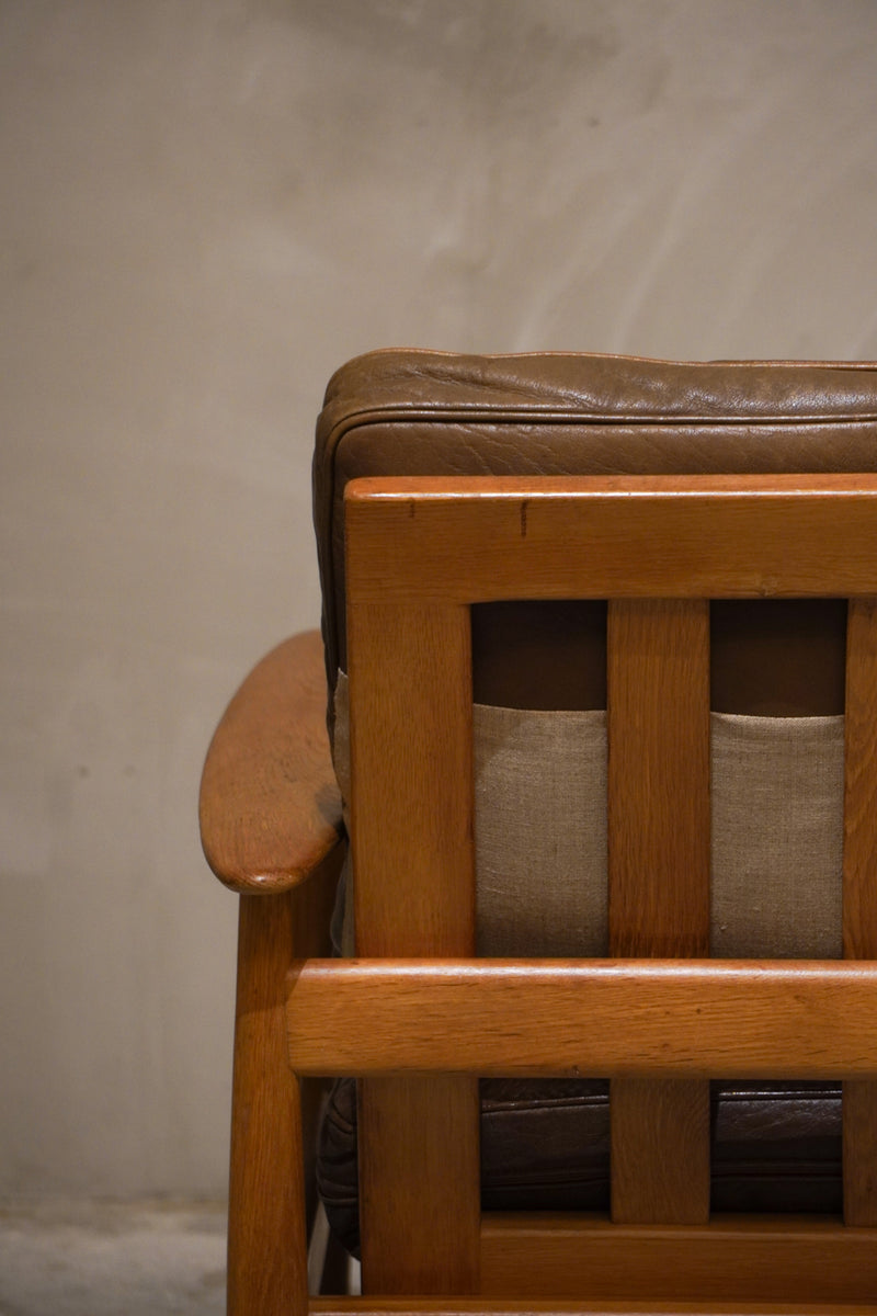 レザー 1シーターソファ(B)<br>Sweden <br>cerote antiques - ヴィンテージ SHARK ATTACK