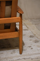 レザー 1シーターソファ(B)<br>Sweden <br>cerote antiques - ヴィンテージ SHARK ATTACK