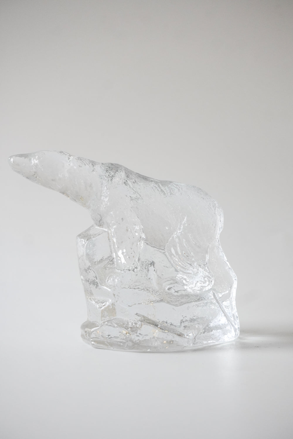 Eda Kristall 社<br>シロクマ オブジェ<br>Sweden <br>cerote antiques - ヴィンテージ SHARK ATTACK