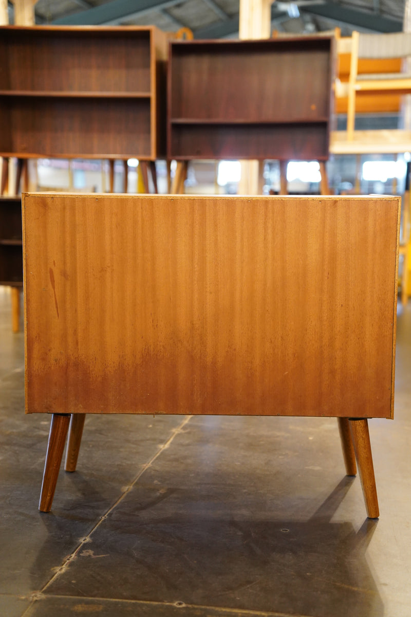 オークウッド サイドボード/キャビネット <br> cerote antiques - ヴィンテージ SHARK ATTACK