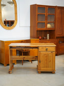 パインウッド デスク <br> 大和店 - ヴィンテージ SHARK ATTACK