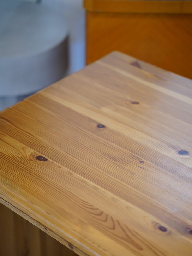 パインウッド デスク <br> 大和店 - ヴィンテージ SHARK ATTACK