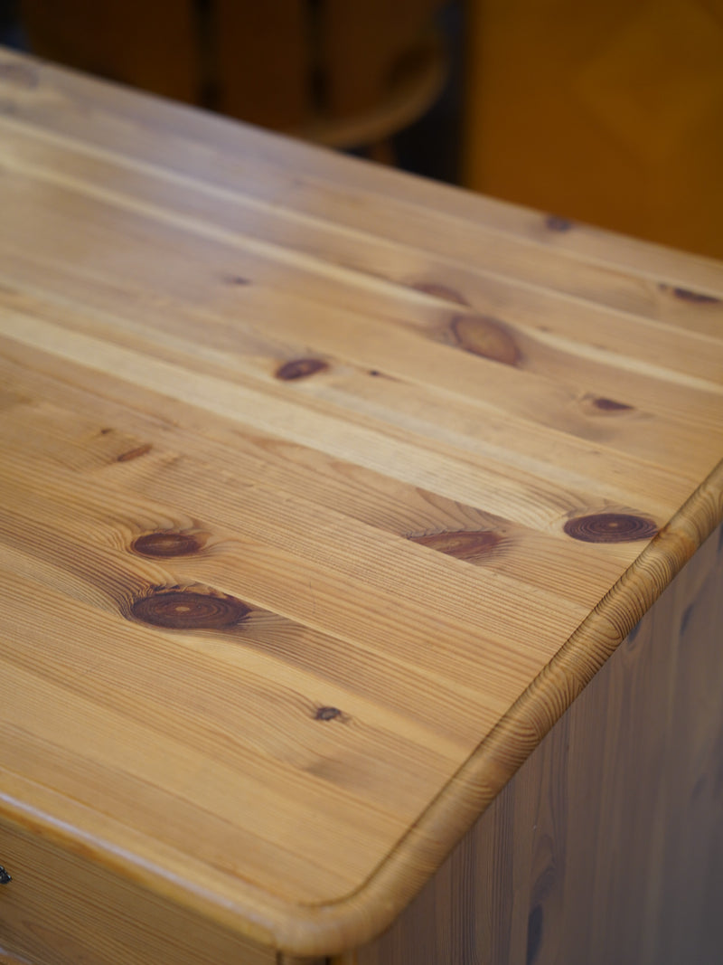 パインウッド デスク <br> 大和店 - ヴィンテージ SHARK ATTACK