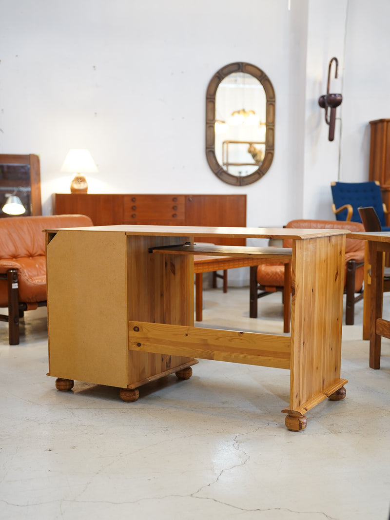 パインウッド デスク <br> 大和店 - ヴィンテージ SHARK ATTACK