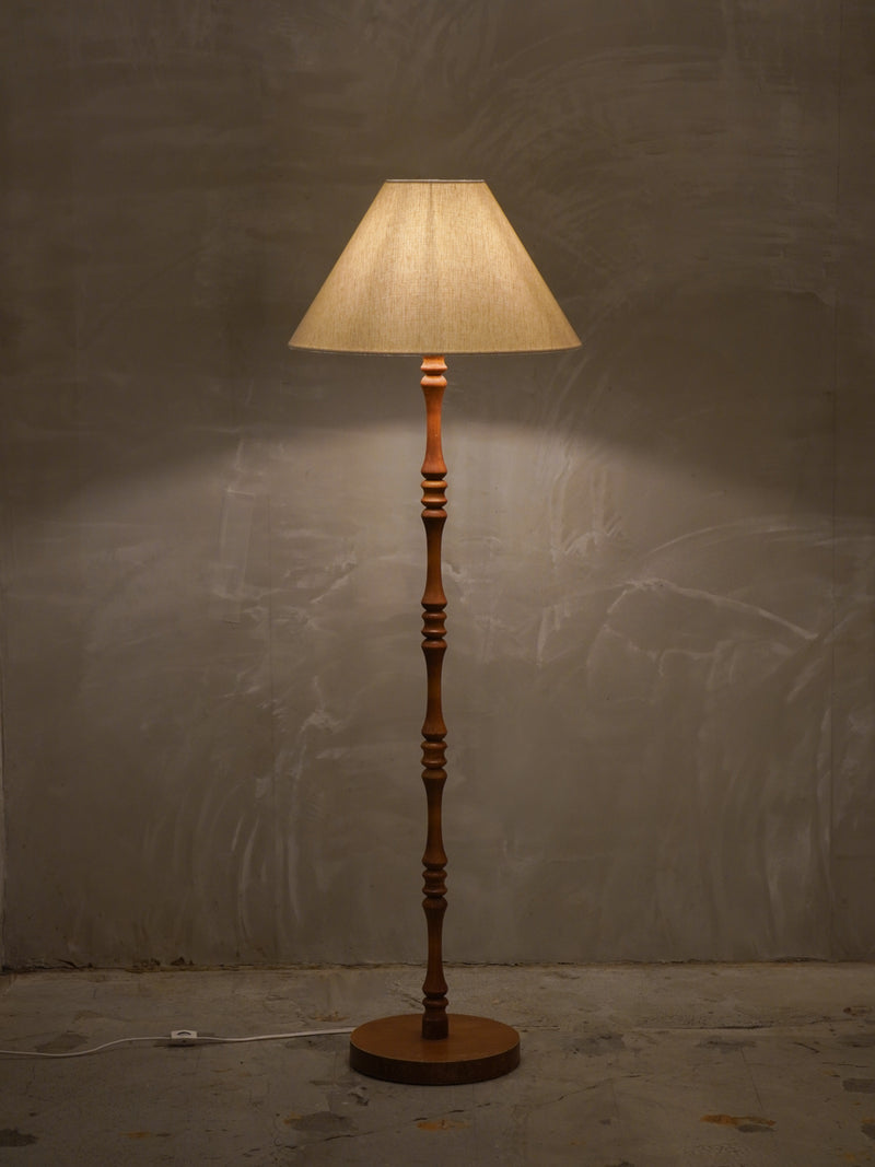 FLOOR LAMP