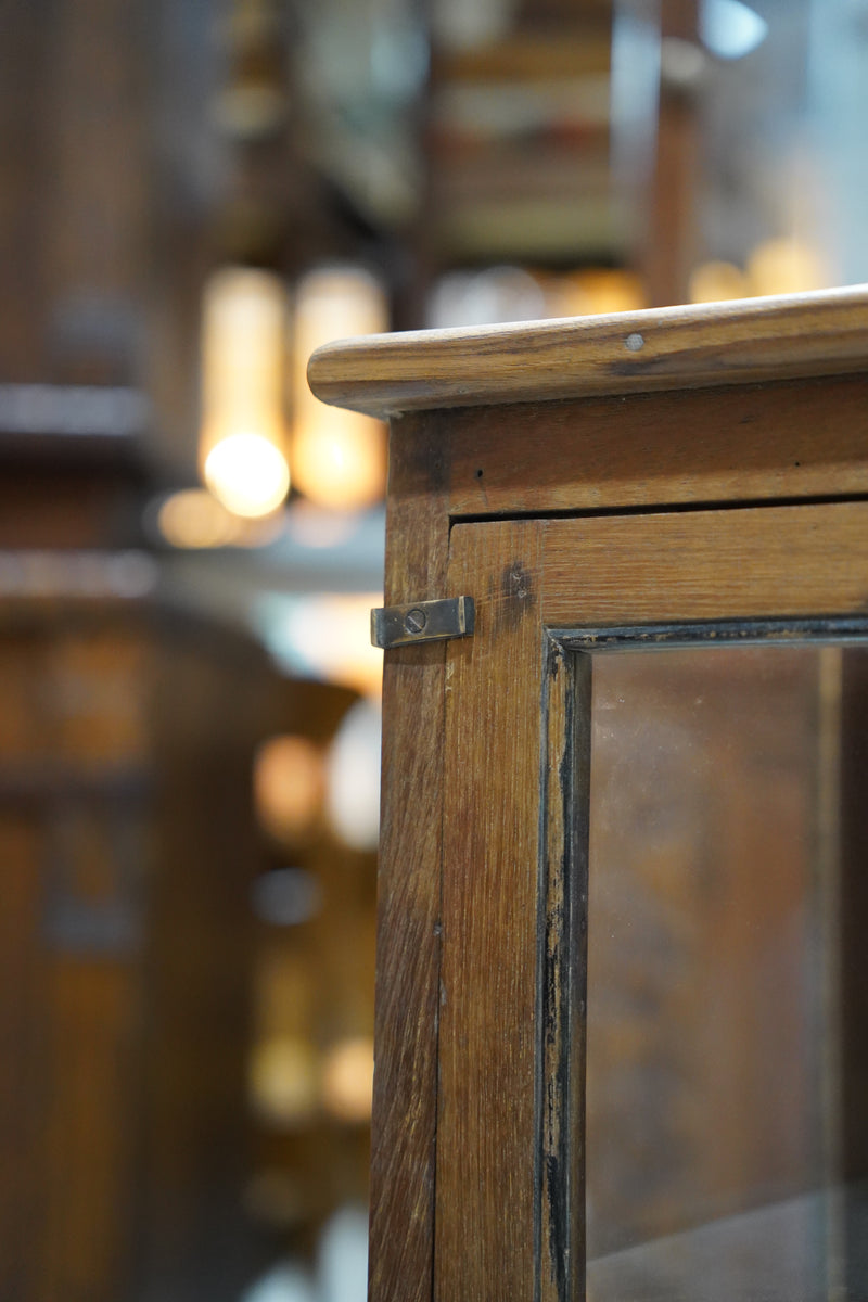 チークウッド × ガラス ショーケース/シェルフ<br>大和店 - ヴィンテージ SHARK ATTACK