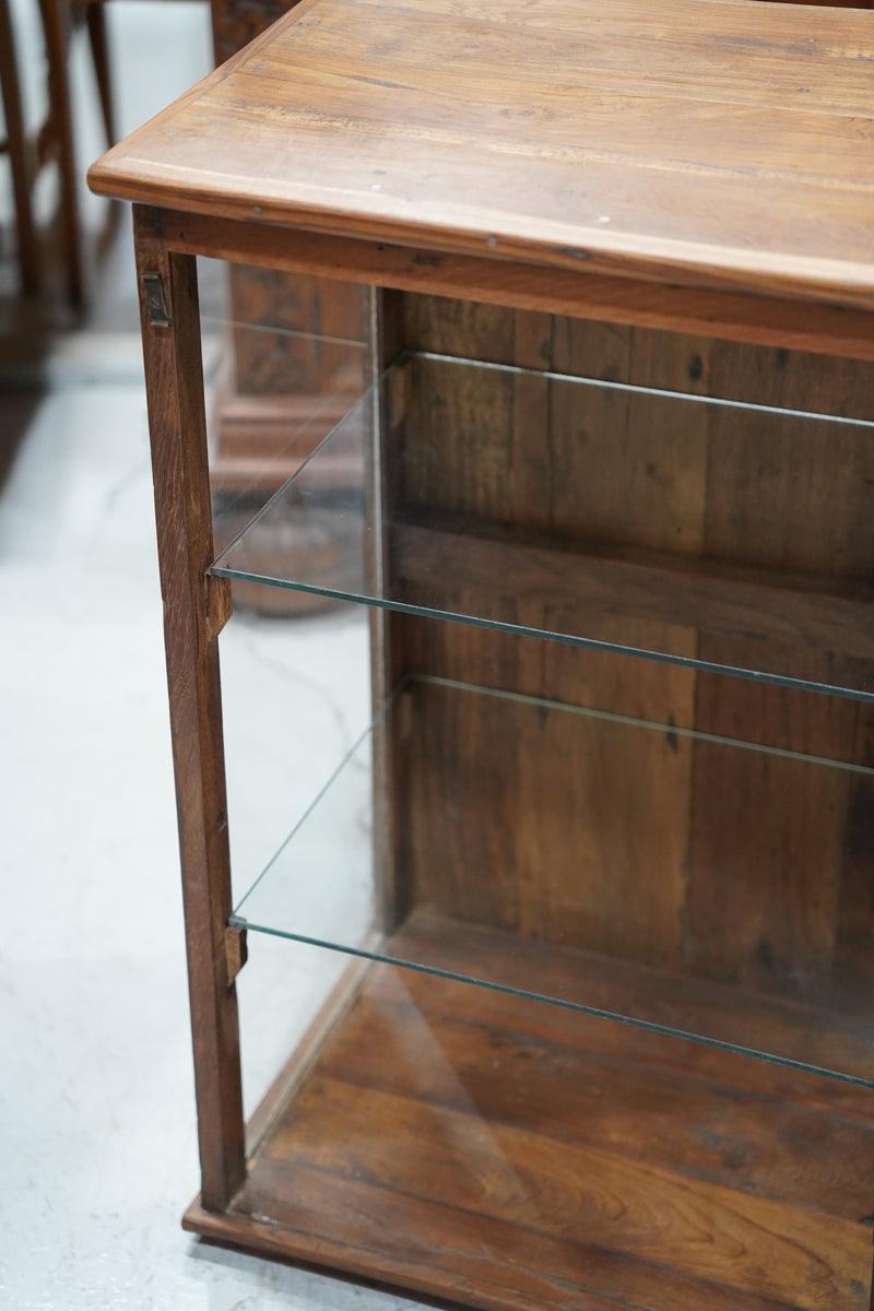 チークウッド × ガラス ショーケース/シェルフ<br>大和店 - ヴィンテージ SHARK ATTACK