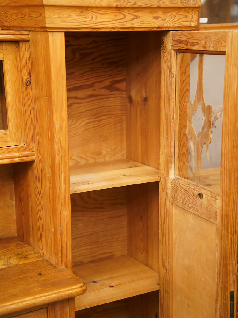 パインウッド キャビネット/カップボード <br> 大和店 - ヴィンテージ SHARK ATTACK