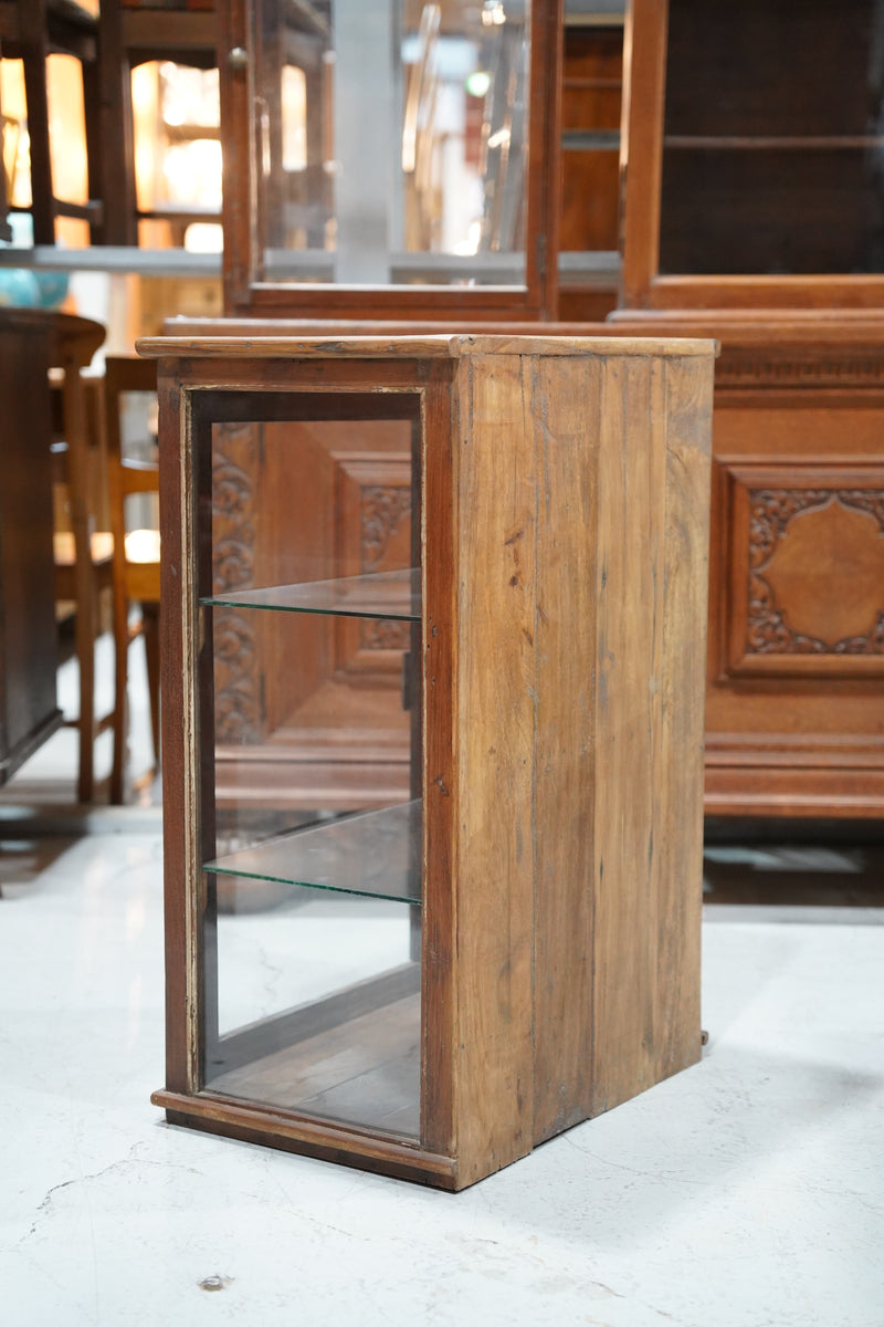 チークウッド × ガラス ショーケース/シェルフ<br>大和店 - ヴィンテージ SHARK ATTACK