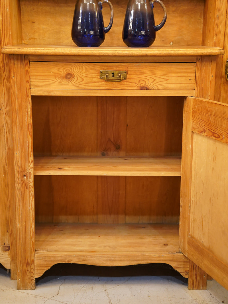 パインウッド キャビネット/カップボード <br> 大和店 - ヴィンテージ SHARK ATTACK