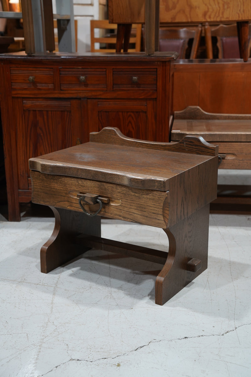 ナイトテーブル <br> 大和店 - ヴィンテージ SHARK ATTACK