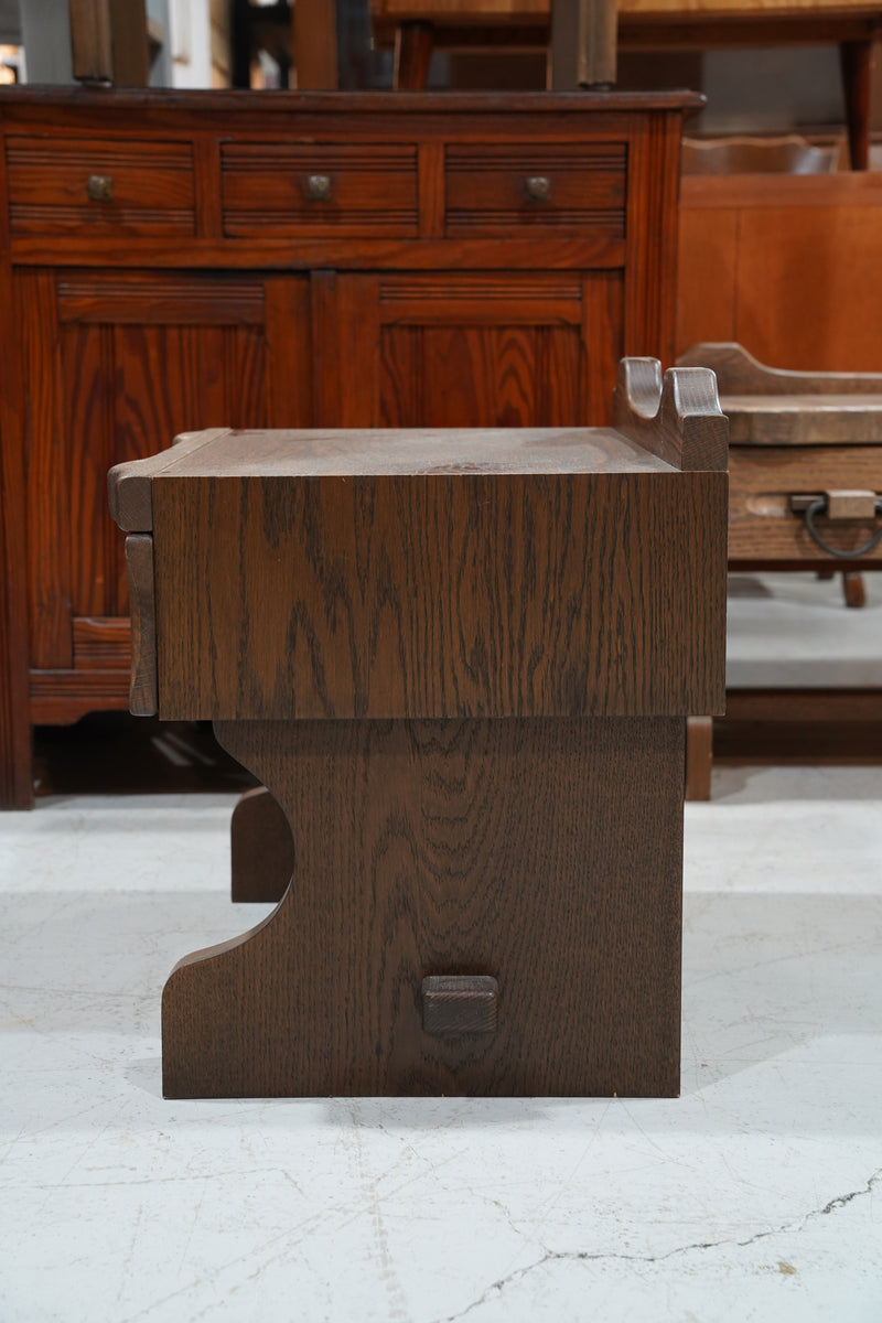 ナイトテーブル <br> 大和店 - ヴィンテージ SHARK ATTACK