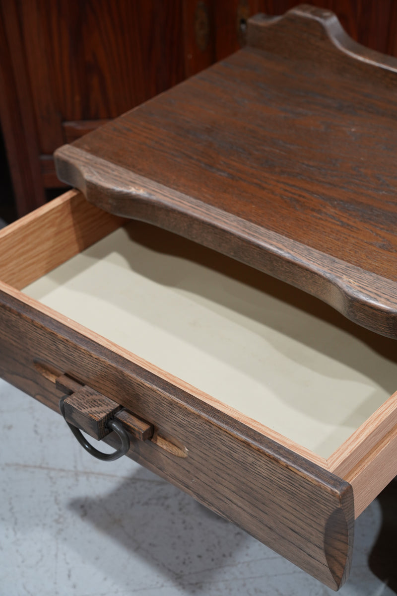 ナイトテーブル <br> 大和店 - ヴィンテージ SHARK ATTACK