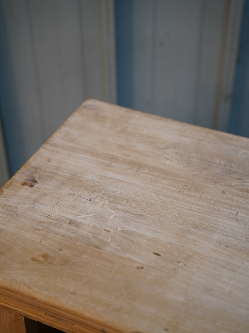 ウッド シェルフ/ナイトスタンド <br> 大和店 - ヴィンテージ SHARK ATTACK