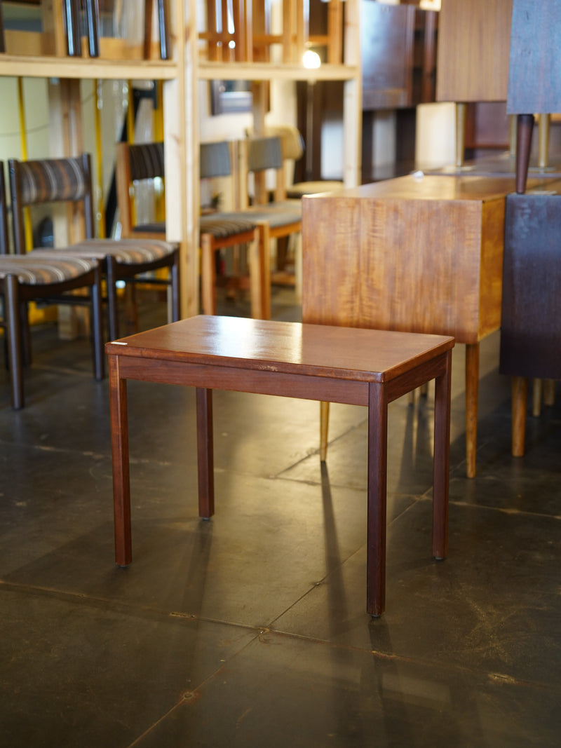 LOW TABLE / SIDE TABLE