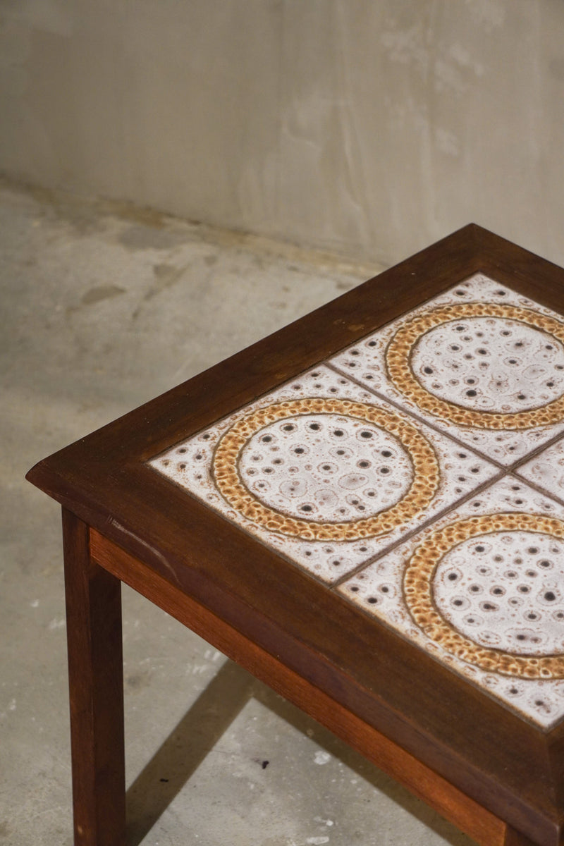 タイルトップ コーヒーテーブル<br>1960-70's , Denmark <br>bob's box - ヴィンテージ SHARK ATTACK