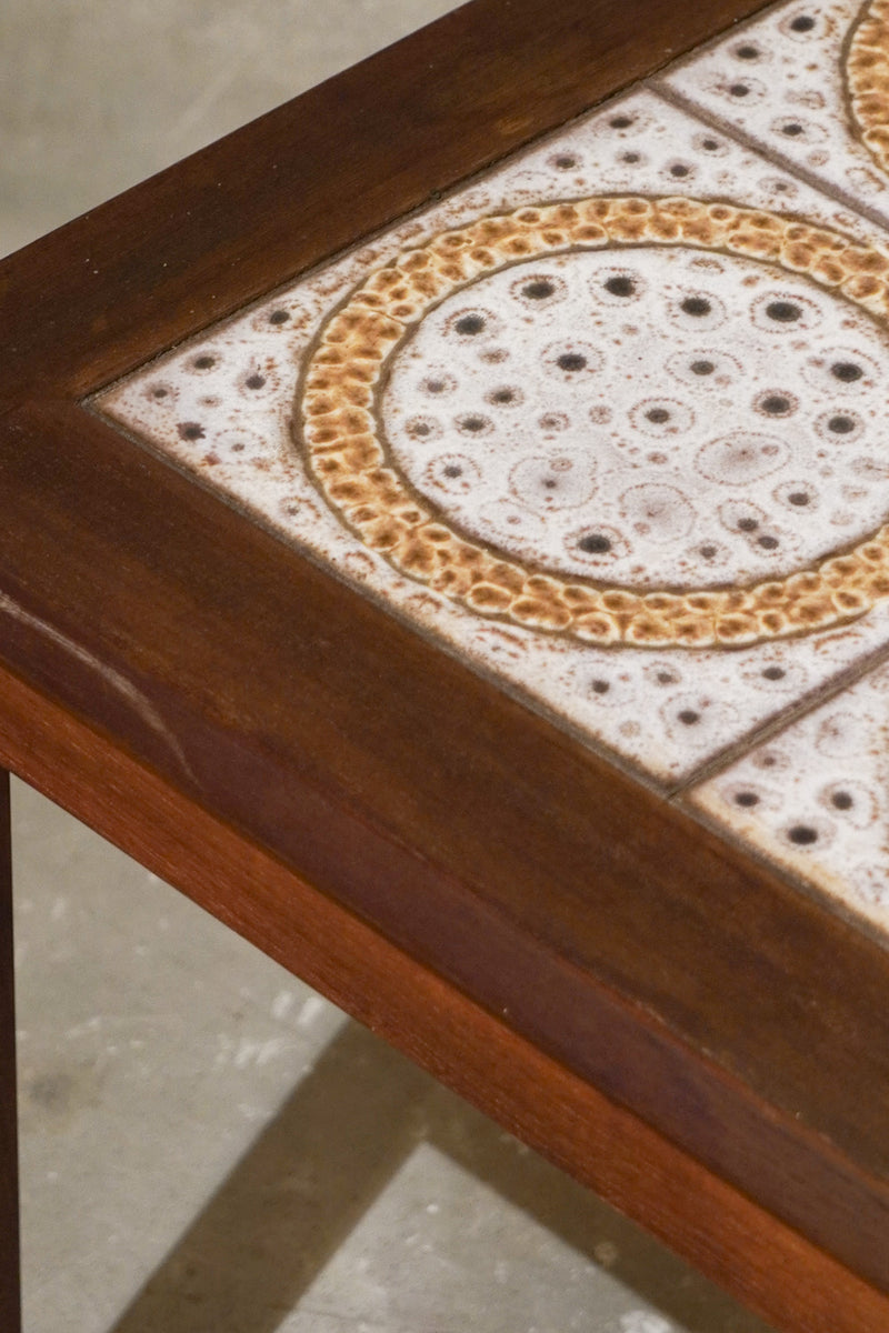 タイルトップ コーヒーテーブル<br>1960-70's , Denmark <br>bob's box - ヴィンテージ SHARK ATTACK