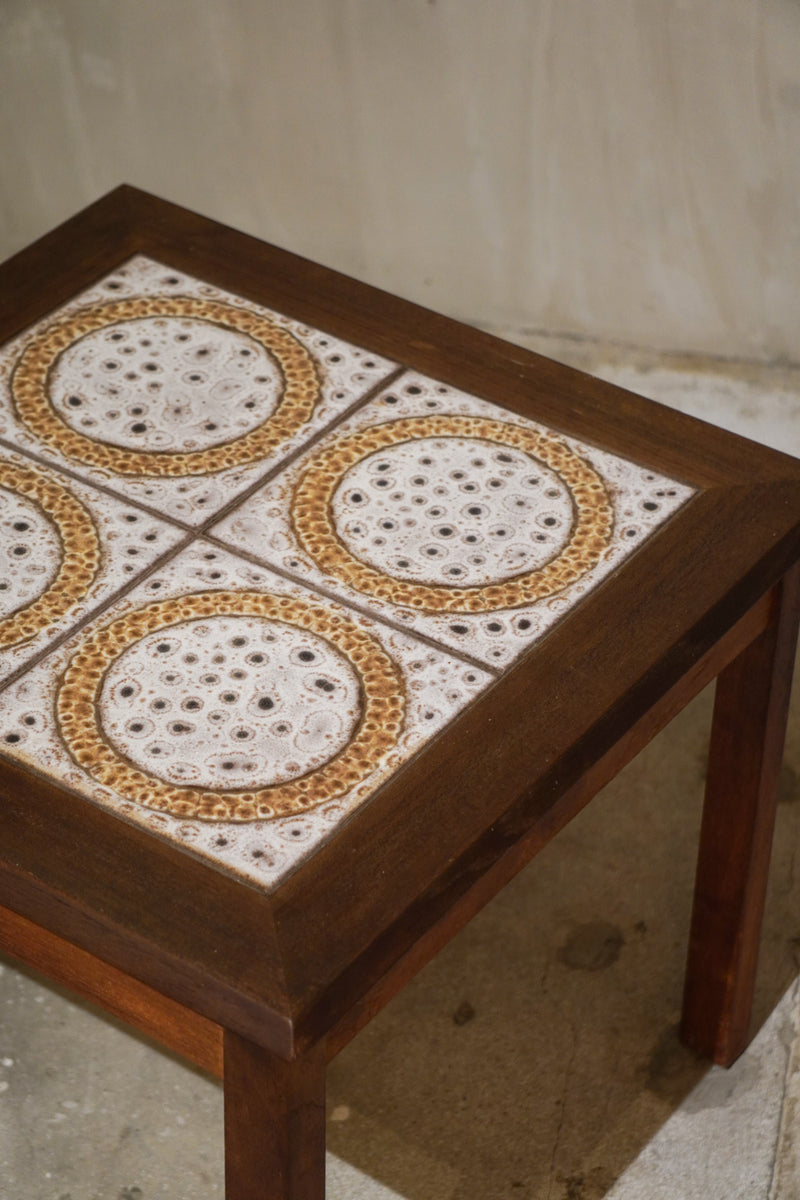 タイルトップ コーヒーテーブル<br>1960-70's , Denmark <br>bob's box - ヴィンテージ SHARK ATTACK