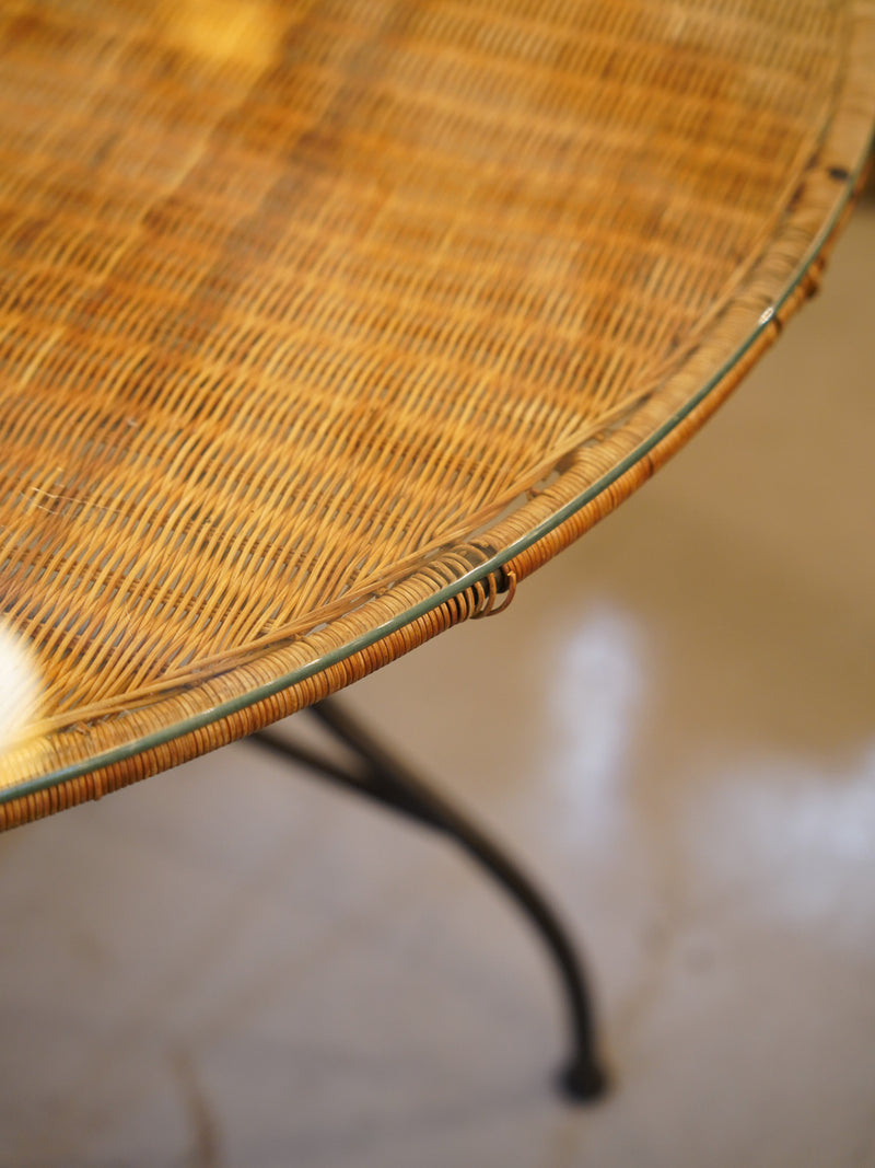 ラタンレッグ ガラスダイニングテーブル <br> 大和店 - ヴィンテージ SHARK ATTACK