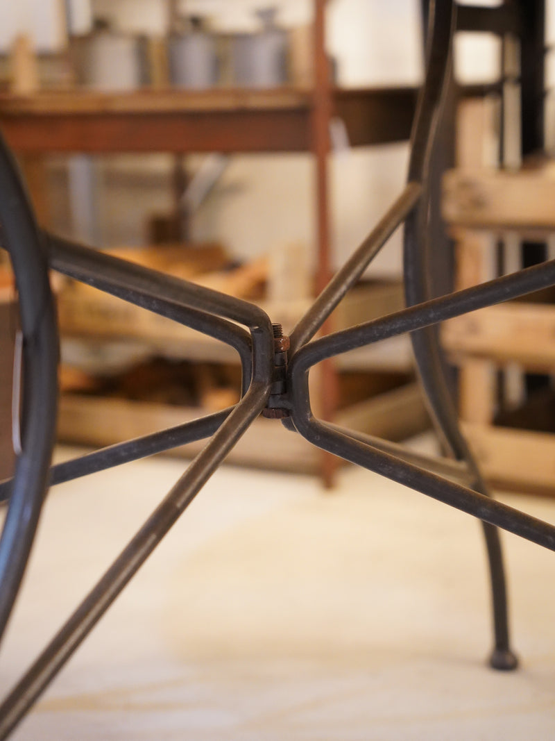 ラタンレッグ ガラスダイニングテーブル <br> 大和店 - ヴィンテージ SHARK ATTACK