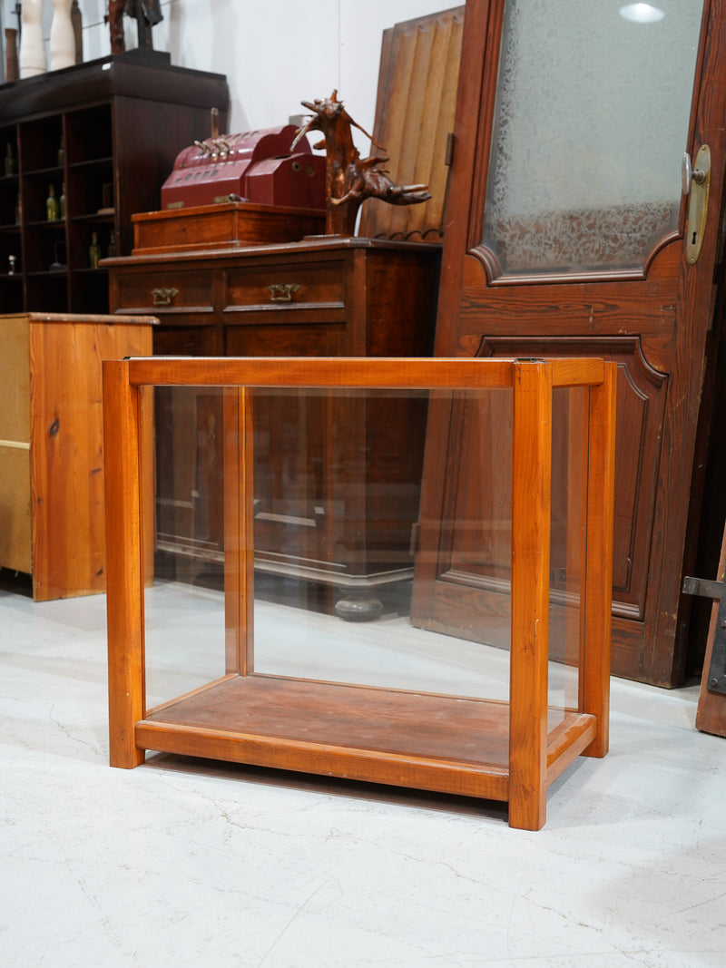 ガラスショーケース <br> 大和店 - ヴィンテージ SHARK ATTACK